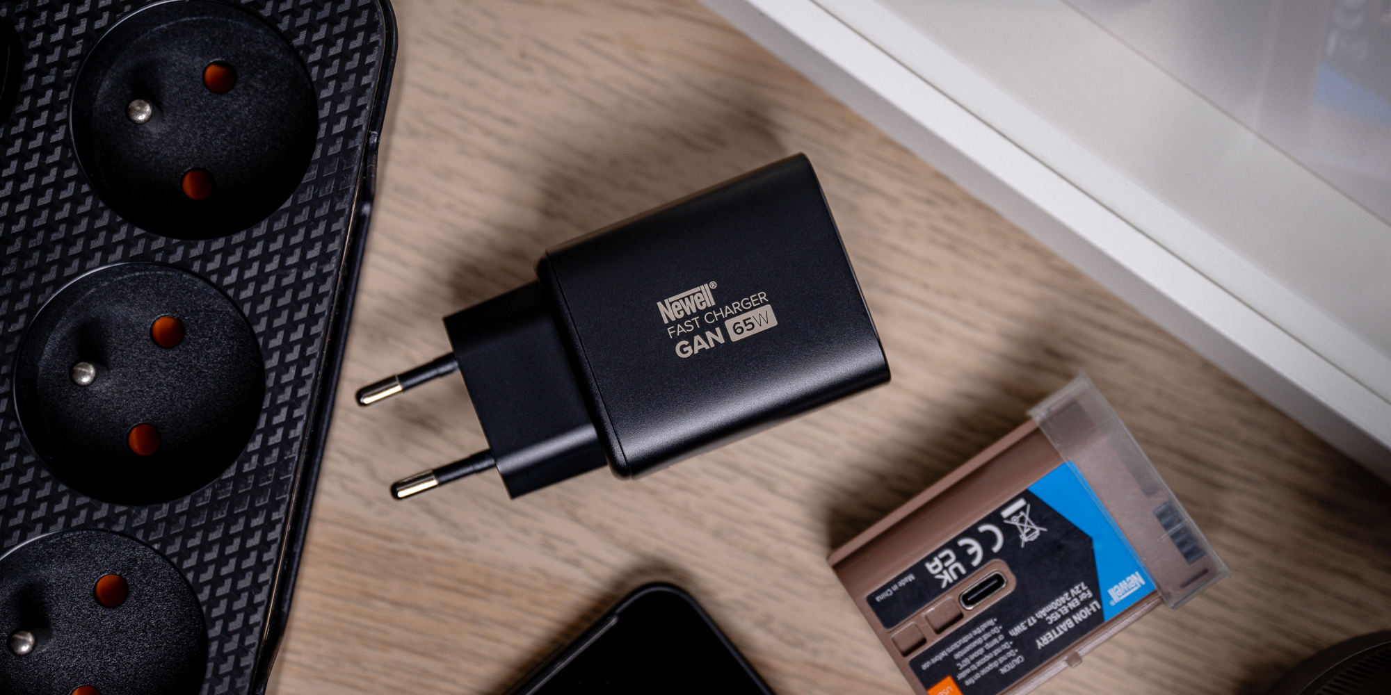 Ładowarka sieciowa Newell GaN 65 W - EU